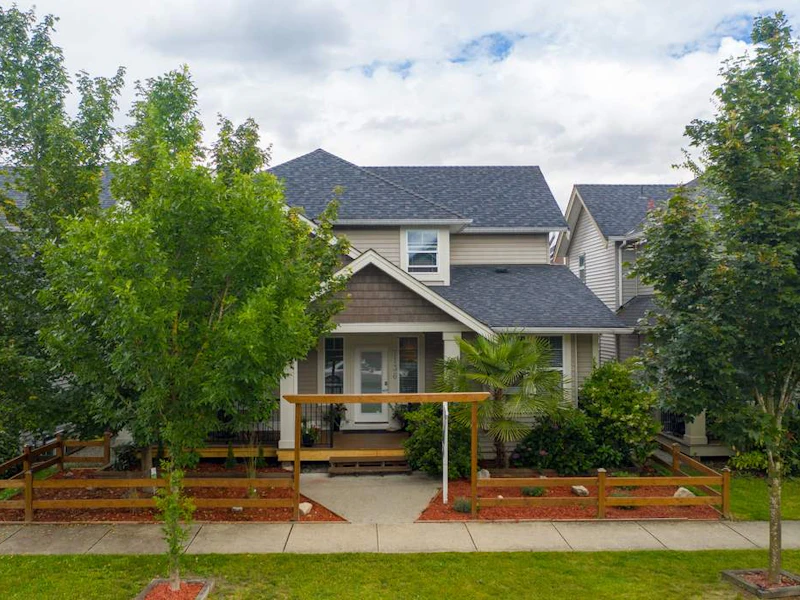 7136 195a Street, Surrey BC V4N 5Z5