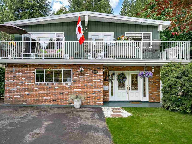 1203 Airlynn Place, North Vancouver BC V7J 2V1