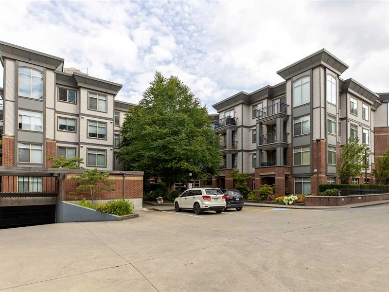 414 - 10499 University Drive, Surrey BC V3T 0A4