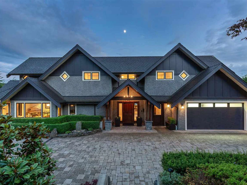 2558 Rosebery Avenue, West Vancouver BC V7V 2Z9
