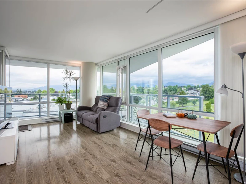 901 - 4189 Halifax Street, Burnaby BC V5C 3X2