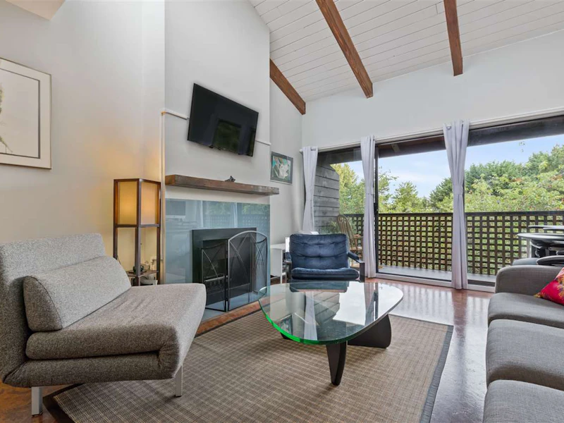 310 - 330 E 7th Avenue, Vancouver BC V5T 4K5