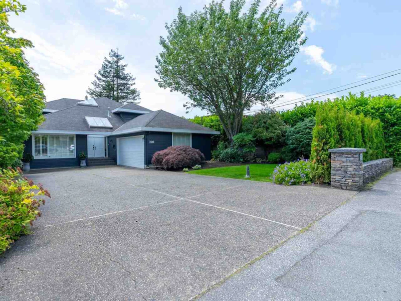 2218 Inglewood Avenue, West Vancouver BC V7V 1Z8