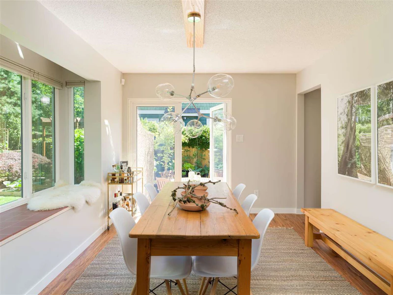213 E 17th Street, North Vancouver BC V7L 2V8