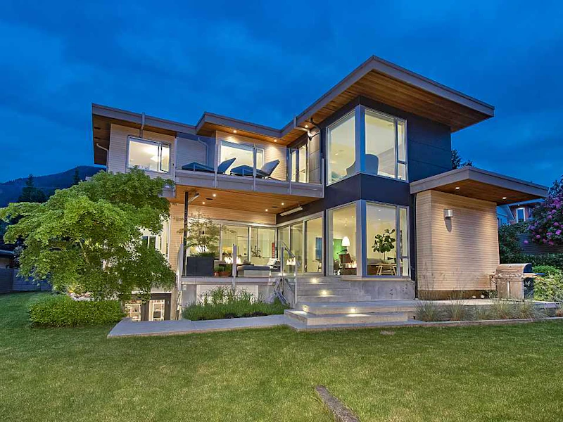 739 Edgewood Road, North Vancouver BC V7R 1Y3
