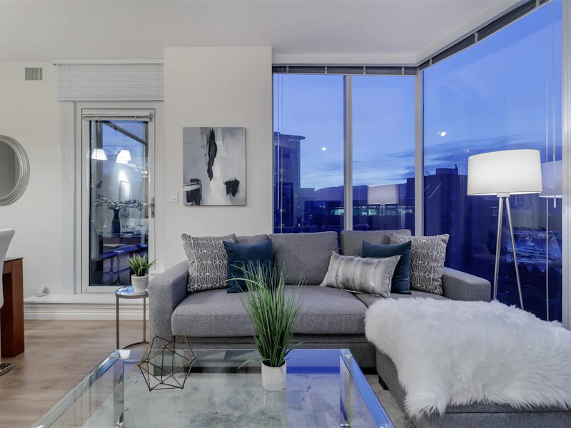 1005 - 1211 Melville Street, Vancouver BC V6E 0A7