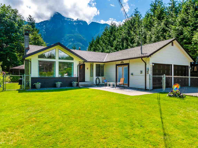 65932 Park Avenue, Hope BC V0X 1L1