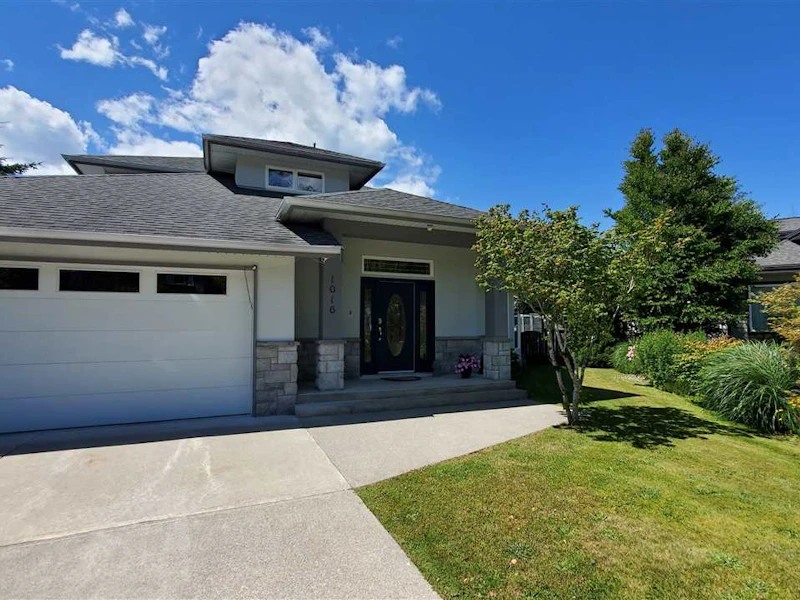 1016 Regency Place, Squamish BC V8B 0N2
