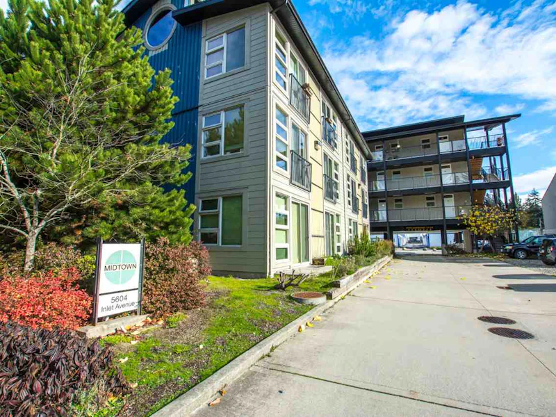 422 - 5604 Inlet Avenue, Sechelt BC