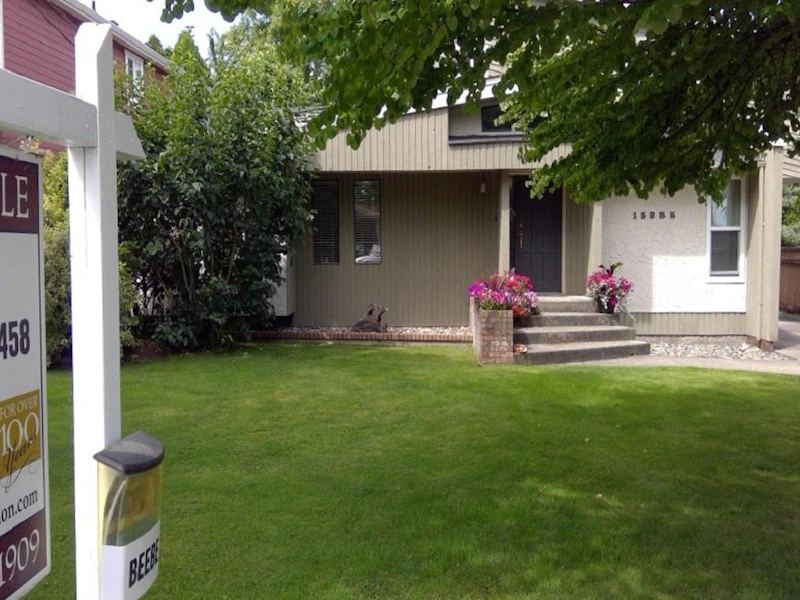 15855 Thrift Avenue, Surrey BC V4B 2M7