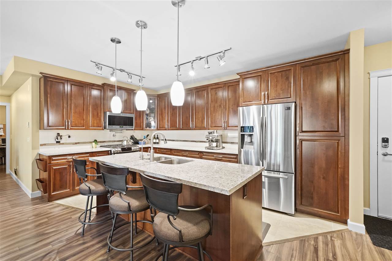 301-32445 Simon Ave  