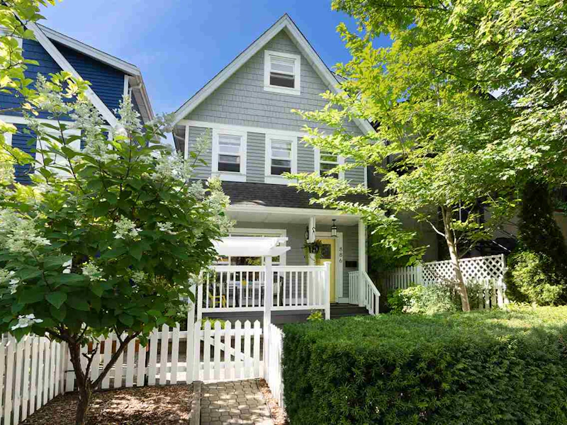 886 Union Street, Vancouver BC V6A 2C4