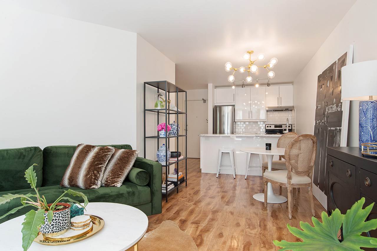 207-1333 Hornby Street  