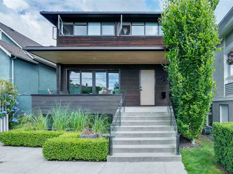 4472 James Street, Vancouver BC V5V 3J1