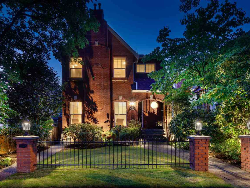843 W 20th Avenue, Vancouver BC V5Z 1Y3