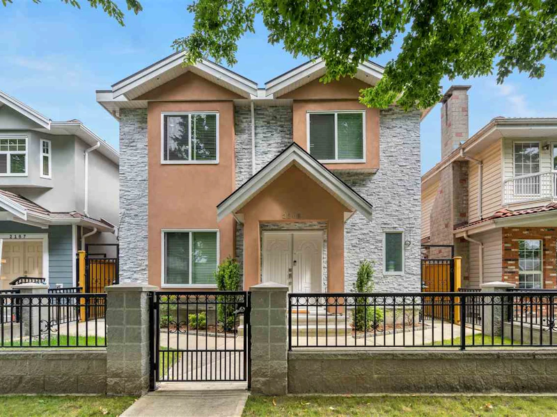 2205 E 8th Avenue, Vancouver BC V5N 1V4