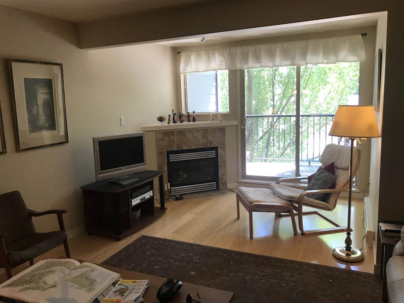 203 - 5631 Inlet Avenue, Sechelt BC