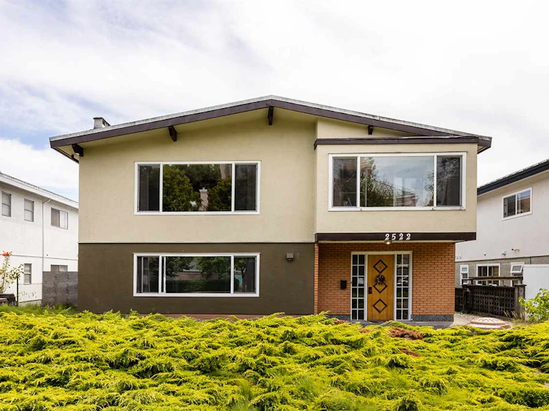 2522 E 10th Avenue, Vancouver BC V5M 2B1
