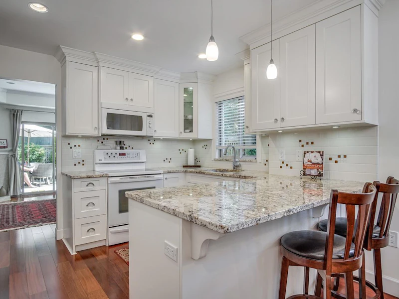 23 - 3387 King George Boulevard, Surrey BC V4P 1B7