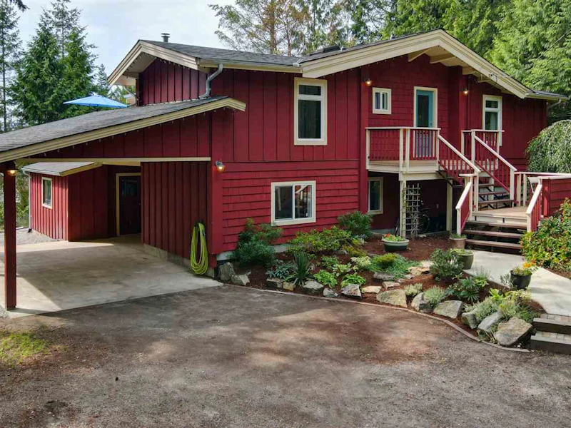 8967 Redrooffs Road, Halfmoon Bay BC