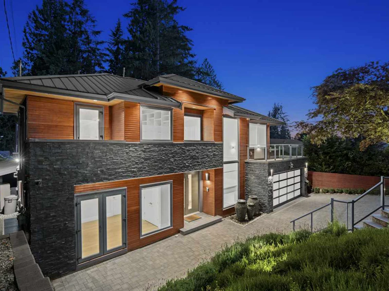 835 Prospect Avenue, North Vancouver BC V7R 2M2