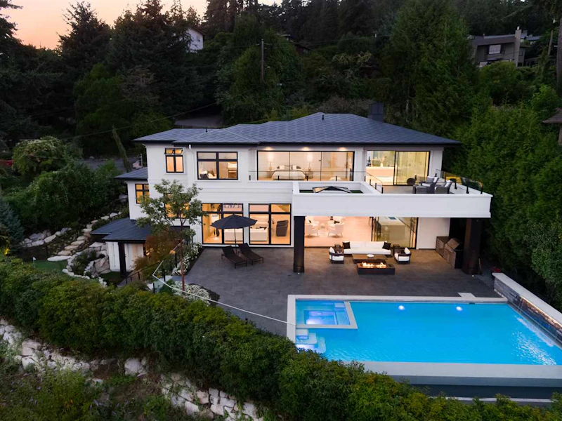 3690 Creery Avenue, West Vancouver BC V7V 2M1