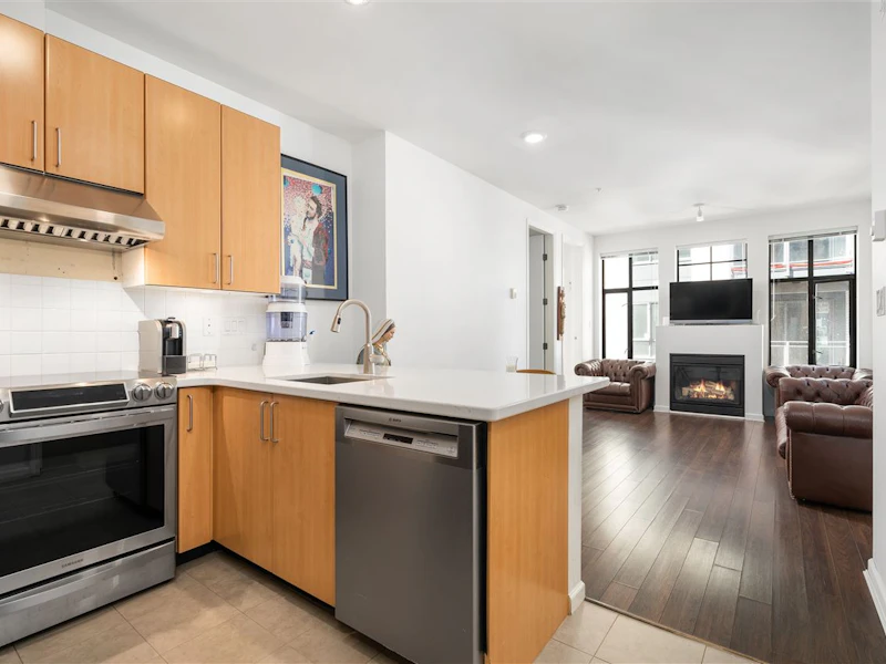 303 - 2065 W 12th Avenue, Vancouver BC V6J 5L9