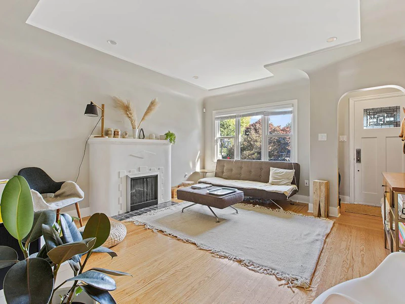 2467 E Georgia Street, Vancouver BC V5K 2J4