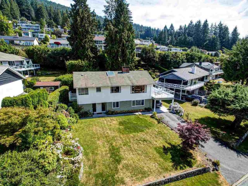 414 Monteray Avenue, North Vancouver BC V7N 3E8