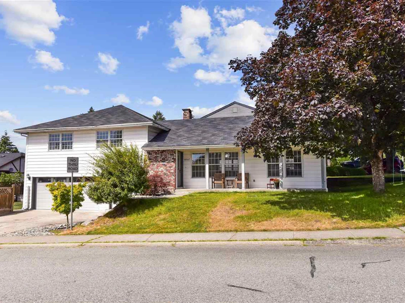 19587 114b Avenue, Pitt Meadows BC V3Y 1R1