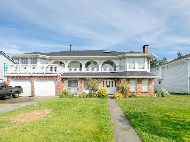 13023 96a Avenue, Surrey BC V3T 5N3