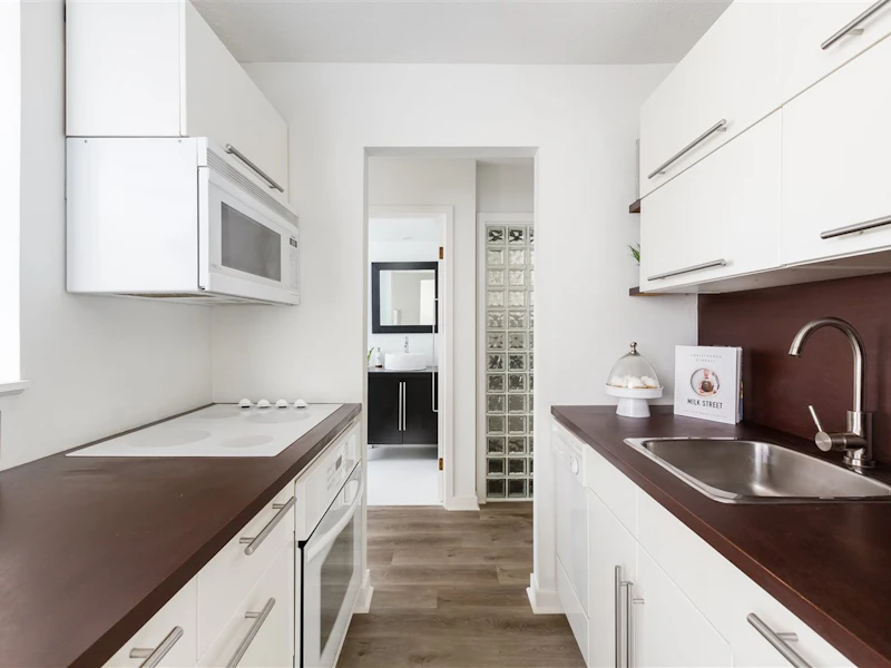 202 - 307 W 2nd Street, North Vancouver BC V7M 1E2