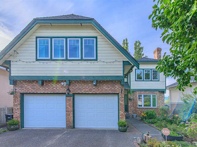 7925 Wedgewood Street, Burnaby BC V5E 2E7