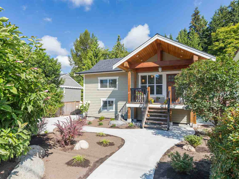 812 E 17th Street, North Vancouver BC V7L 2X1