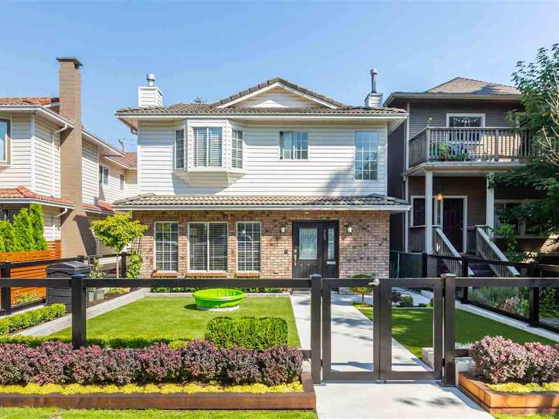 969 E 11th Avenue, Vancouver BC V5T 2E8