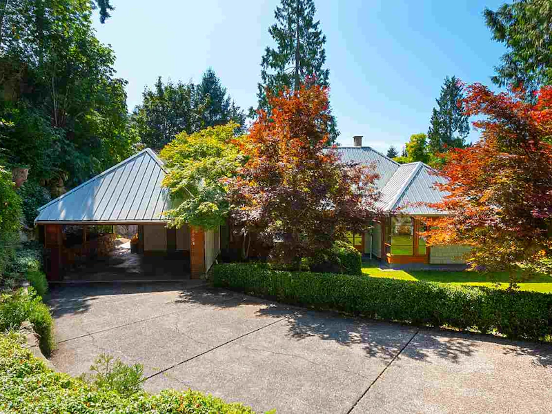 4704 Willow Place, West Vancouver BC V7W 1C5