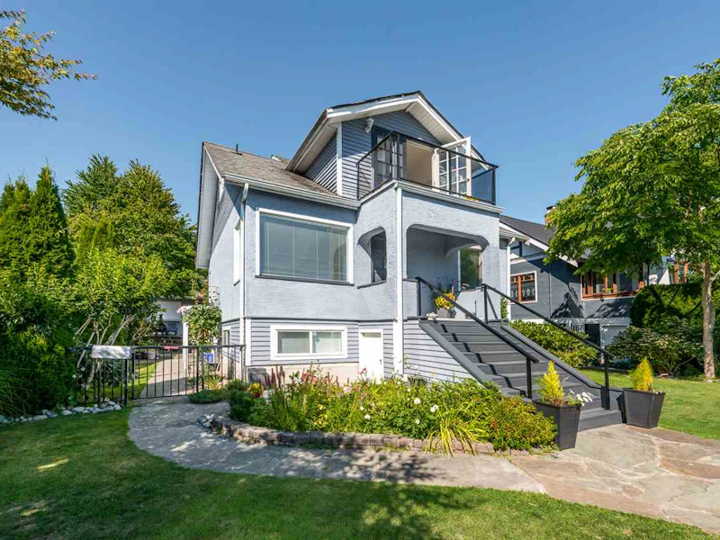 522 E 5th Street, North Vancouver BC V7L 1M4