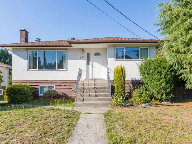 927 Smith Avenue, Coquitlam BC V3J 2X4