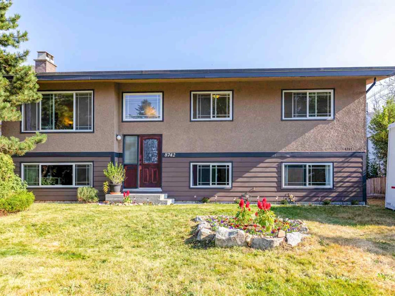 8742 Armstrong Avenue, Burnaby BC V3N 2H7