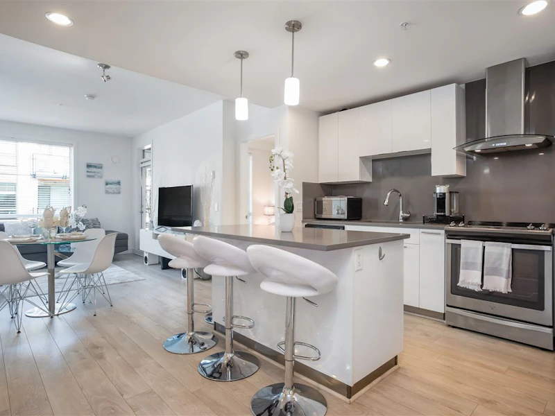 520 - 723 W 3rd Street, North Vancouver BC