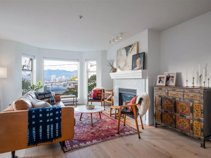 205 - 55 E 10th Avenue, Vancouver BC V5T 1Y9
