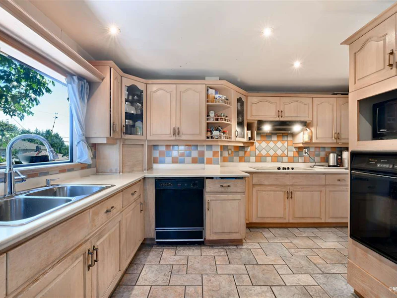 7790 Nelson Avenue, Burnaby BC V5J 4C9