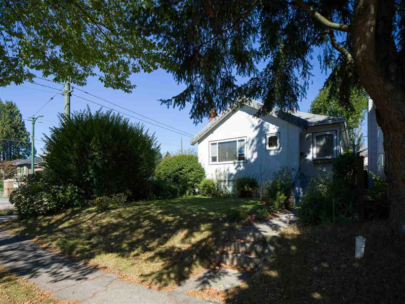 4693 W 8th Avenue, Vancouver BC V6R 2A6