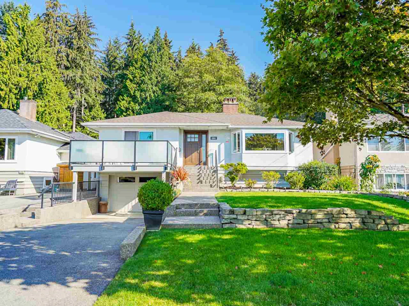 864 E 17th Street, North Vancouver BC V7L 2X1