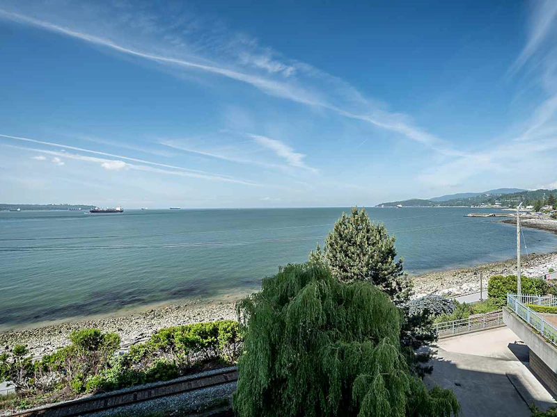 402 - 2246 Bellevue Avenue, West Vancouver BC V7V 1C6