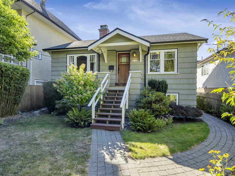 238 E 28th Avenue, Vancouver BC V5V 2M4