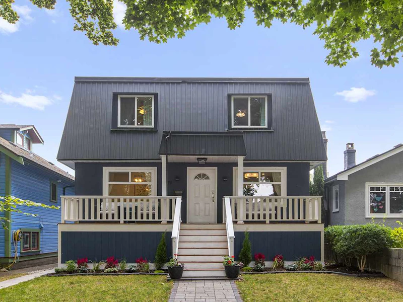 2639 William Street, Vancouver BC V5K 2Y6