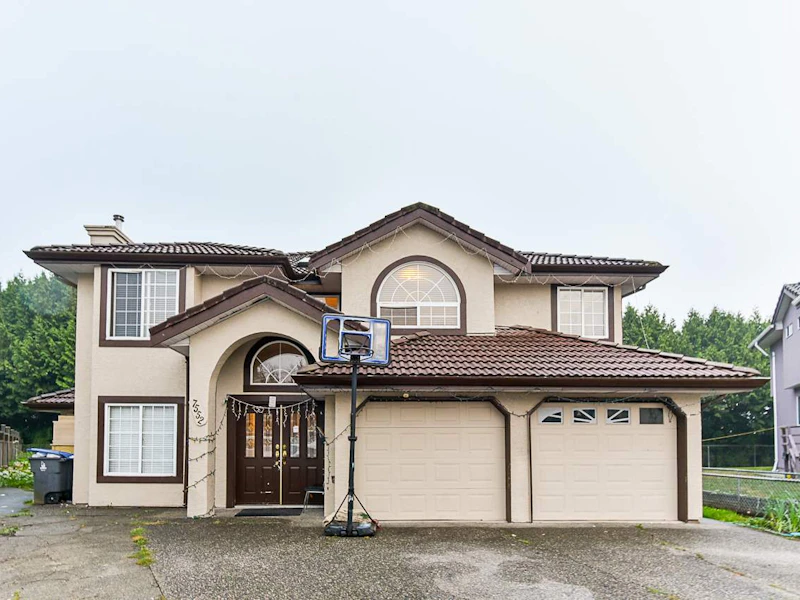7552 126a Street, Surrey BC V3W 0G2