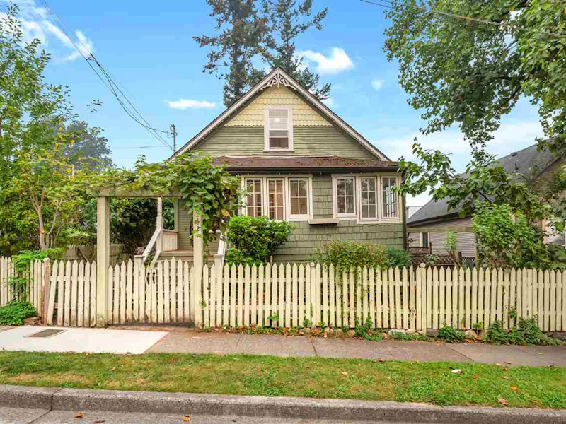7442 Grand Street, Mission BC V2V 3S5