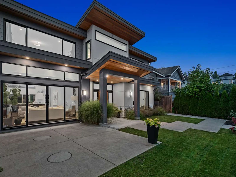 144 W Kings Road, North Vancouver BC V7N 2L8